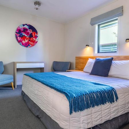 Shakespeare House Bed & Breakfast Te Anau Exterior photo